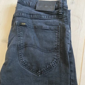 Lee lågmidjade svart jens - Lee lågmidajade svarta raka jeans