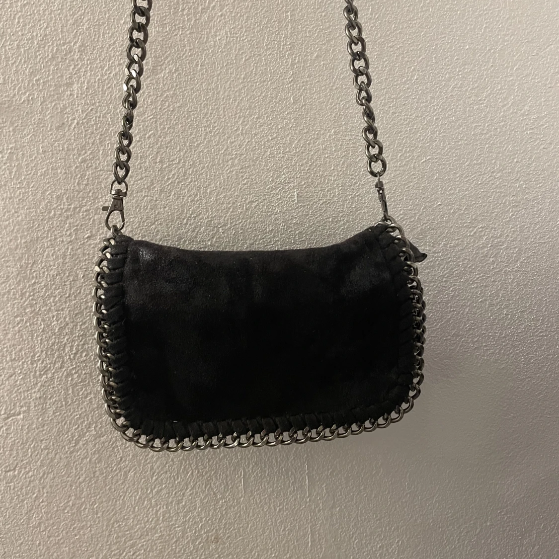 Svart liknade tiamo väska!  - 91