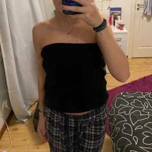 Topp - En Stickad egengjord tubtopp super fin!💓💓jag har storlek S och den sitter bra på mig