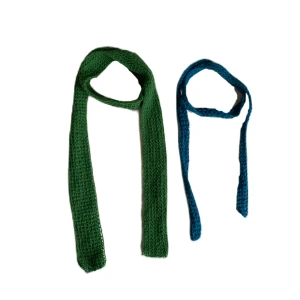 Virkade sjalar - Två virkade sjalar som jag har gjort själv. En blå som är 160 cm lång och en grön som är 180 cm lång och lite bredare.  Den blå- 25 kr Den gröna - 35 kr Båda - 60 kr 