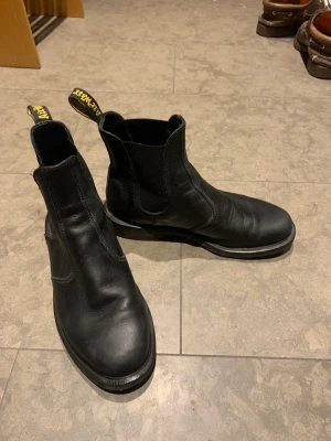 Dr martens kängor  - Dessa har några år på nacken men är i bra skick! Sparsamt använda. Nypris 1900. Storlek 39. 