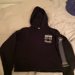 Les Coyotes de Paris hoodie - Hoodie från Les Coyotes de Paris,  knappt använd Köpt för 1500kr, modell: Oversize storlek: xs/s 