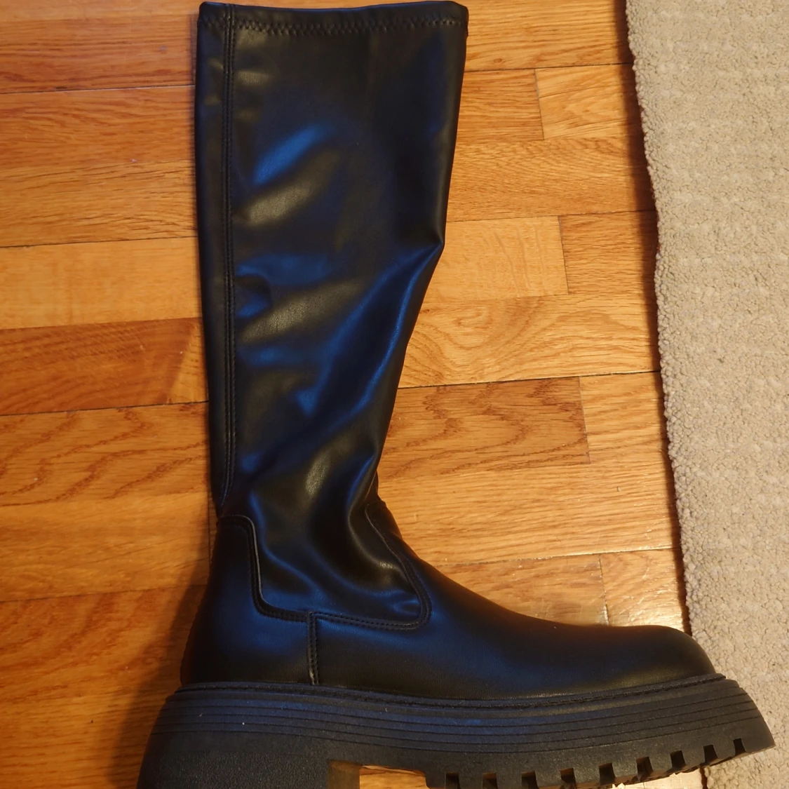 Svarta stövlar från Topshop i veganskt läder - 90