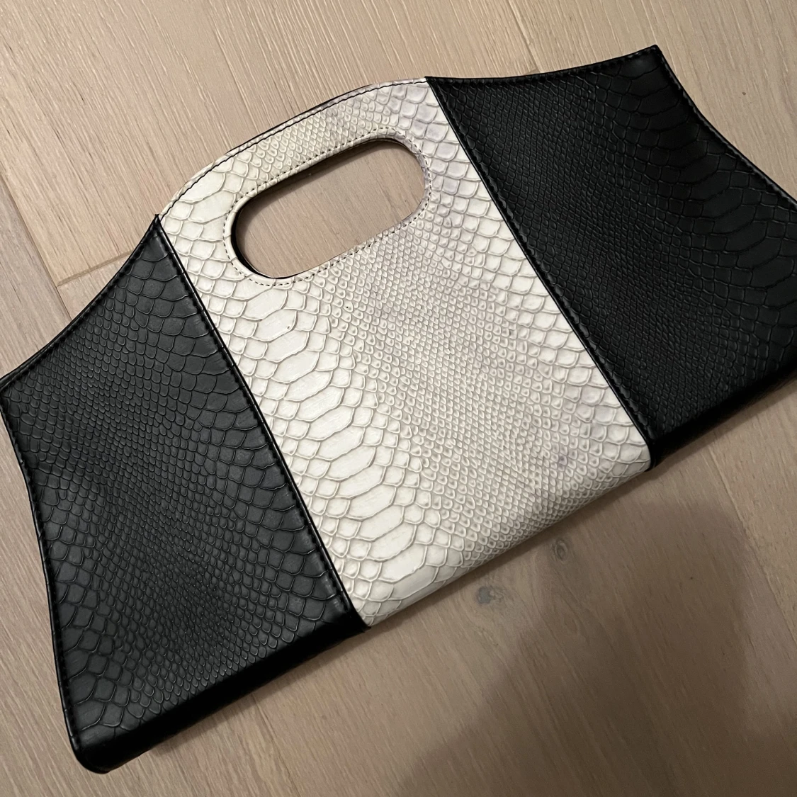 KUVERVÄSKA KFRÅN NEW LOOK 🤍🖤 - 90