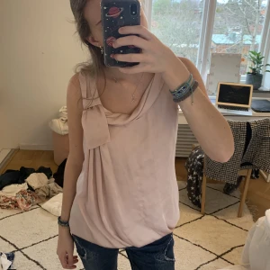 Sötaste toppen - Så söt topp som verkligen passar till alla olika tillfällen😍Såå så fin, älskar