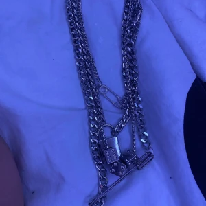 halsband  - halsband från shein, använd nån gång, som ny