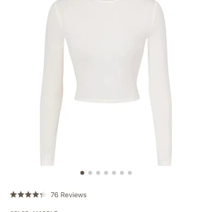 Skims tröja  - Äkta Skims tröja!  Jätte finns Skims tröja, använd endast 1 gång (endast för att testa den). Storlek xxs men med tanke på det stretchiga materialet passar den även en xs eller s. Färg MARBL. Kvitto och original ”påse” finns. Säjer pga dubbel beställning. 