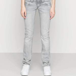 Dessa fina LTB jeans i nyskick, storlek 26 30. Lite stora säljer då❤️❤️❤️