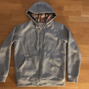 Burberry tröja - Såld