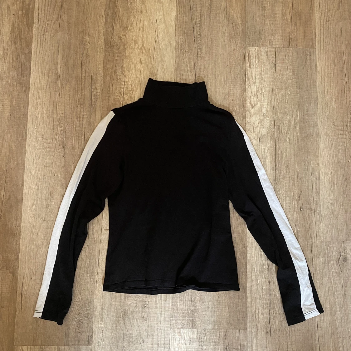 Polotröja med snygg detalj - 90