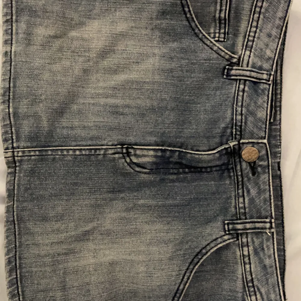 Jättefin lågmidjad jeans kjol i strl 38 🌸 Fraktas för 66kr Eller mötas upp i Gävle. Kjolar.