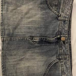 Jättefin lågmidjad jeans kjol i strl 38 🌸 Fraktas för 66kr Eller mötas upp i Gävle