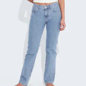 Säljer dessa jeans, i nyskick, sitter jättefint på! Nypris 599kr