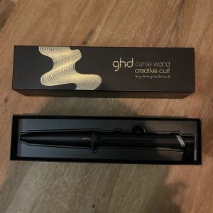 GHD locktång - GHDs locktång ”creative curl”, mer eller mindre aldrig kommit till användning så i nyskick🤗jag står för frakten! Nypris: 1 800kr