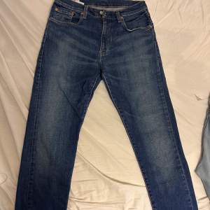 Levis jeans i riktigt bra skick Strl 33W 32L