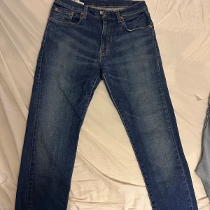 Levis 512 - Levis jeans i riktigt bra skick Strl 33W 32L
