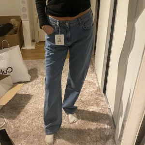 Low Straight 550 bikbok - Helt nya!  Nypris 599kr 