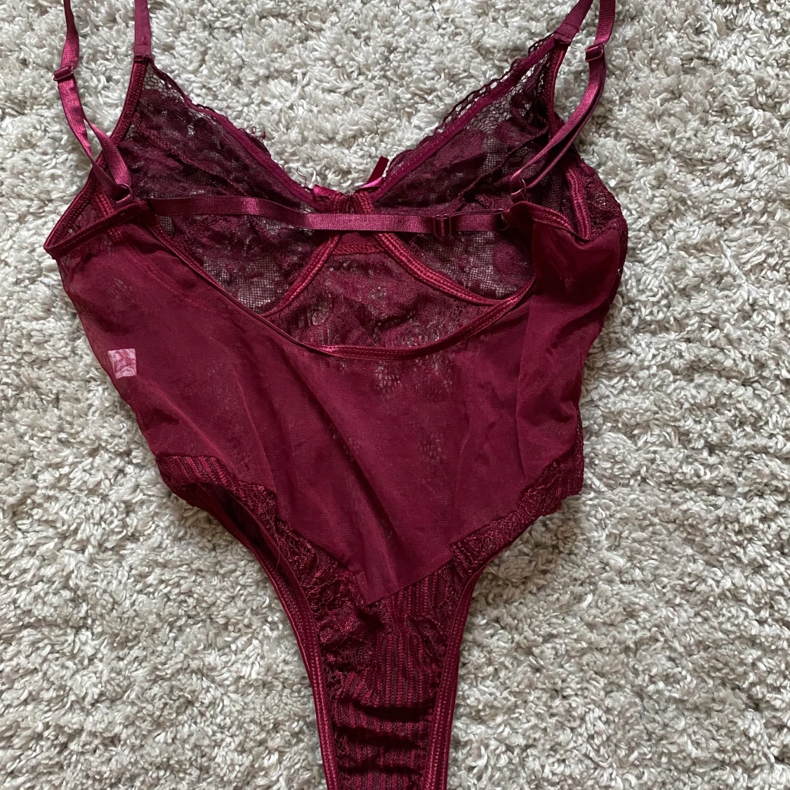 Vinröd spetsbody stl S/M - 90