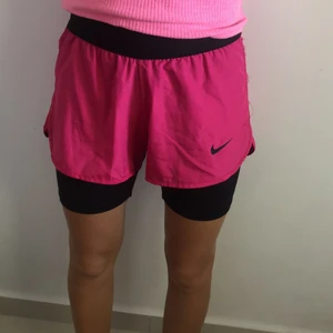 Shorts - Nike träningsshorts, rosa i S, gröna M