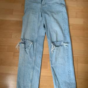 Fina jeans från Gina som jag köpte för 600kr säljer för 150kr inklusive frakt. Vid snabb affär kan jag gå ner i pris.🤍