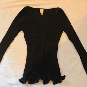 H&M tröja - H&M tröja jag aldrig använt. Köpte den för 399kr