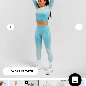 Gymshark träningstights + Topp HELT SETT - Säljer mitt blåa ombre seamless ser pga fel strl för mig. Strl S. Nypris 599 - byxor ,topp -499.   Använd 2 gånger , dock inte under träning.🤍 Nyskick , köparen står för frakten. 