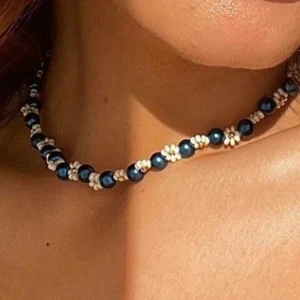 Halsband  - Pärlhalsband och pärlarmband! Matchande. Inte egengjort 🤍 Halsband 110kr och armband 55kr✨