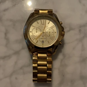 Michael kors klocka  - Väldigt fint skick men behövs byta batteri 