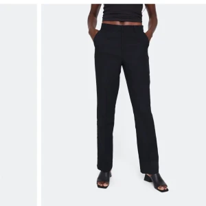 Vilma kostymbyxor  - Jättefina kostymbyxor, knappt använda därför i jättefint skick. Säljs då jag har två Likadana par:)