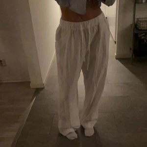 Linnebyxor - Helt nya, sitter snyggt oversized och inte så genomskinliga! Passar xs-M🤍🤍