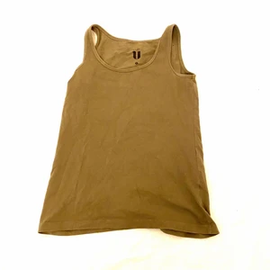 Linne - grön brunt linne från Basic U, najs till sommaren med lågmidjade jeans!! Storlek Small, använd 2 gånger