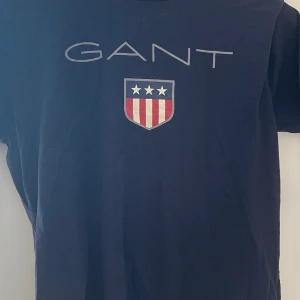 Gant t-shirt - Säljer denna super fina gant t-shirt använd få gånger. Super fin