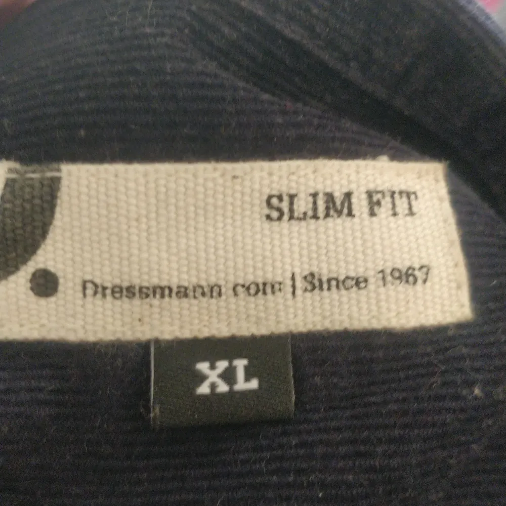En flanell skjorta I xl, jag är 183 cm. Från dressman so you know it's good 🤙🤝. Skjortor.