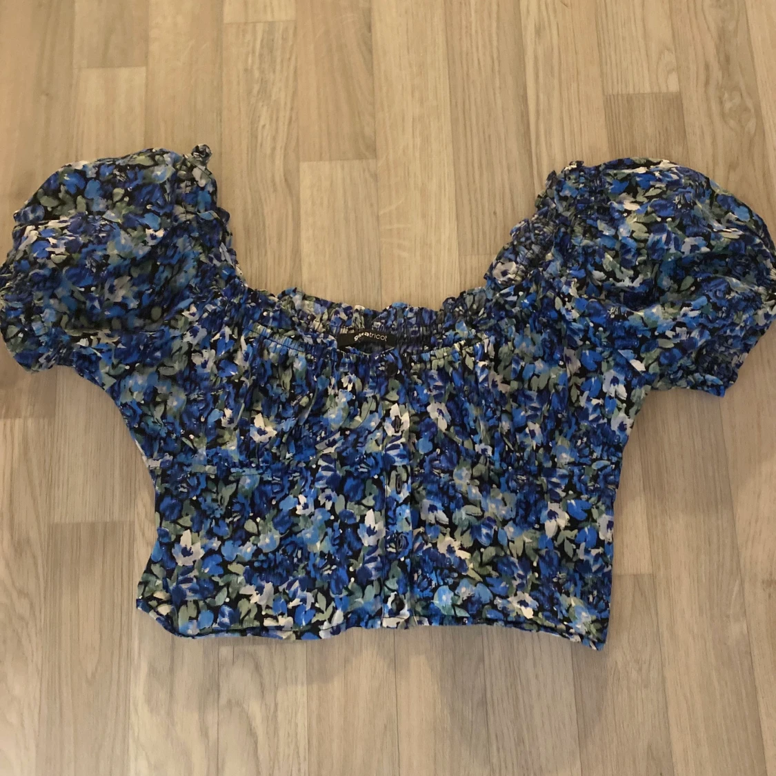 Topp från Gina Tricot storlek 36