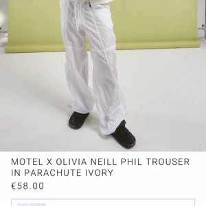 parachute / snow pants från motel rocks  - köpte typ förra veckan och drog dumt nog av lappen innan testning, de är alltså aldrig använda. ofta slutsålda och går för 58€ på hemsidan. strl xs. 