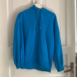 Blå hoodie💙 - Storlek xs men overzise så skulle mer säga S💙