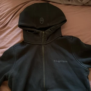 Muntröja. Svart - Använd ungefär 5/6 gånger.