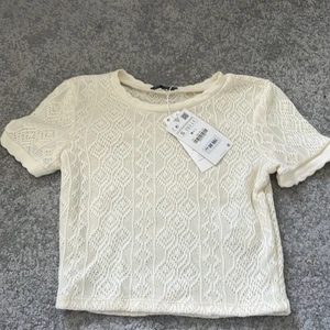 Zara topp - Säljer denna super söta oanvända topp från zara💕  prislappen sitter kvar💕