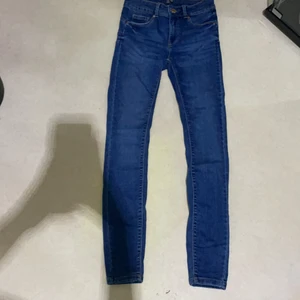 New yorker  - Dessa jeans är ganska sköna även om de e skinny här sträckande material jätte fina ö sköna 🥰