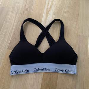 Säljer nu min Calvin Klein bh i storlek XS pga att den har blivit för liten. Skriv om du vill ha fler bilder så skickar jag💕 Säljer för 120 plus frakt!
