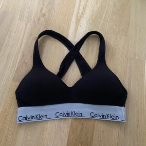 Calvin Klein bh  - Säljer nu min Calvin Klein bh i storlek XS pga att den har blivit för liten. Skriv om du vill ha fler bilder så skickar jag💕 Säljer för 120 plus frakt!