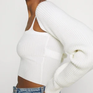 Stickade ärmar med topp - Stickade ärmar med topp, super fin men bara använt fåtal gånger 💞