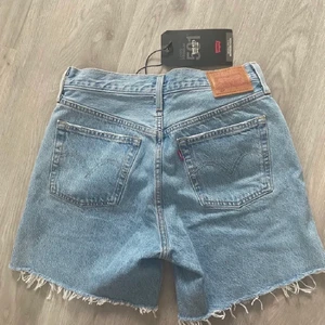 Levis shorts  - Helt nya levisshorts. Nypris 699. Storlek 27.