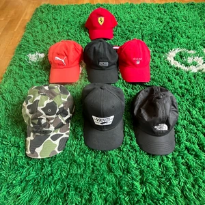 Kepsar - Olika condition, DM för pris!  Spårbar frakt! 