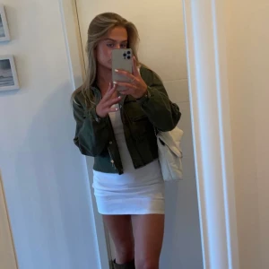 Jacka - Militär grön  jacka i storlek S