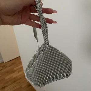 Väska - Superfin glittrig väska som jag köpt här på plick💕 i priset ingår frakt🤩