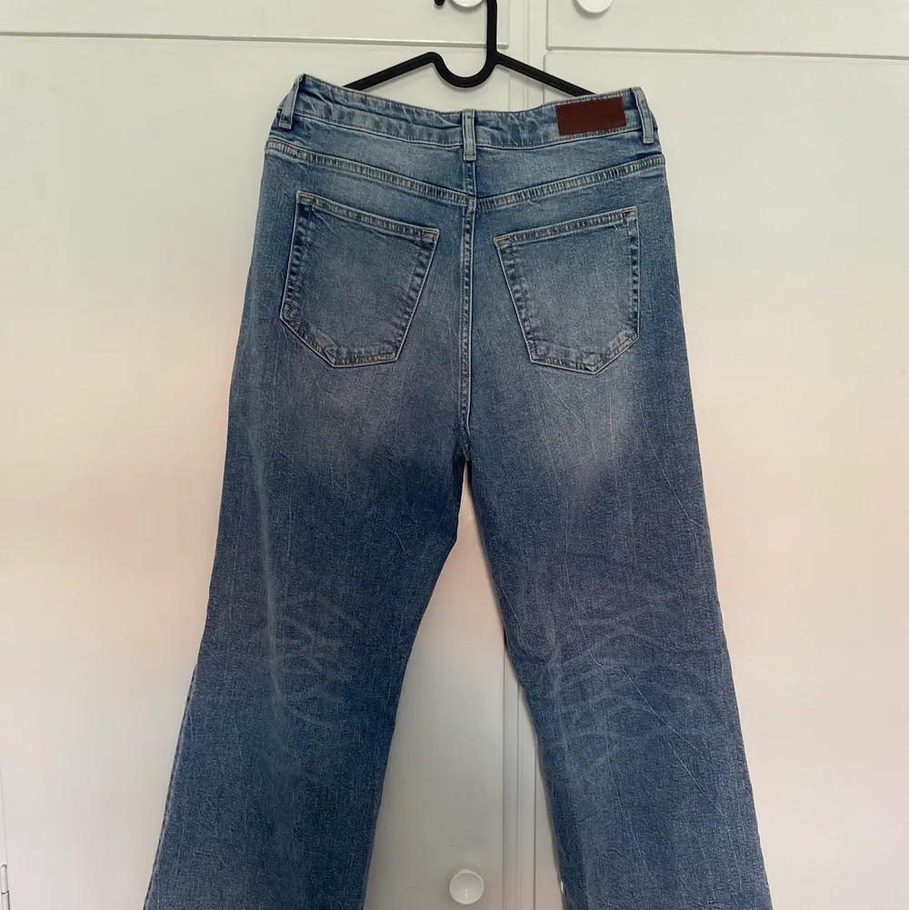 Street jeans. Mid-waist, jätte fina byxor, men för stora för mig… funderingar ba skriv👍. Jeans & Byxor.