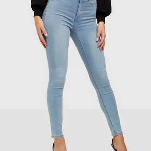 Blå Jeans från Gina Tricot ( Molly ), använda fåtal gånger, bra skick.