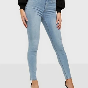 Blå Jeans / Gina Trocot - Blå Jeans från Gina Tricot ( Molly ), använda fåtal gånger, bra skick.