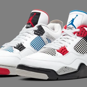 Jordan 4 - Jordan 4 ”what the” väldigt unika Jordan 4 säljer dom pågrund av att jag inte använder längre dom är bara testade, skriv för mer bilder ifall intresserad och pris kan diskuteras💕
